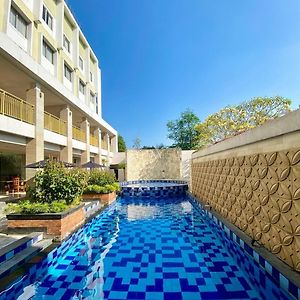 Vrata Hotel Yogyakarta